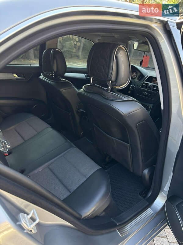 Седан Mercedes-Benz C-Class 2007 в Черновцах
