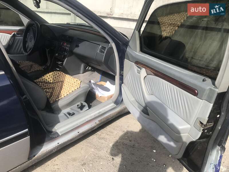 Седан Mercedes-Benz C-Class 1994 в Борисполе фото 2 Седан Mercedes-Benz C-Class 1994 в Борисполе