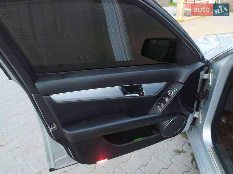 Универсал Mercedes-Benz C-Class 2009 в Снятине