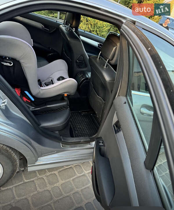 Седан Mercedes-Benz C-Class 2010 в Виннице