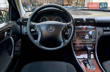 Універсал Mercedes-Benz C-Class 2006 в 