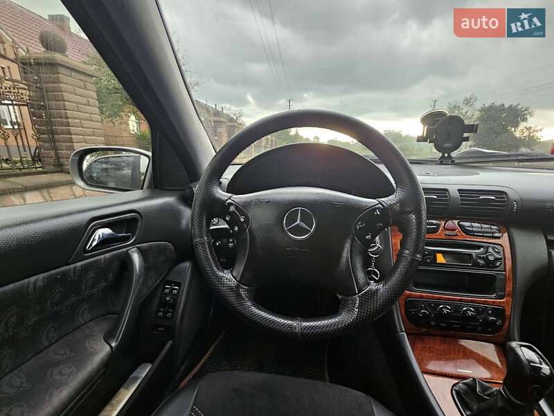Седан Mercedes-Benz C-Class 2003 в Вараше