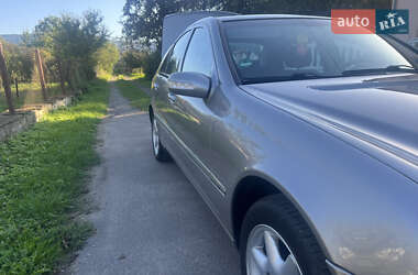 Седан Mercedes-Benz C-Class 2003 в  фото 10 Седан Mercedes-Benz C-Class 2003 в