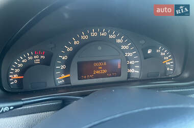 Седан Mercedes-Benz C-Class 2003 в  фото 20 Седан Mercedes-Benz C-Class 2003 в