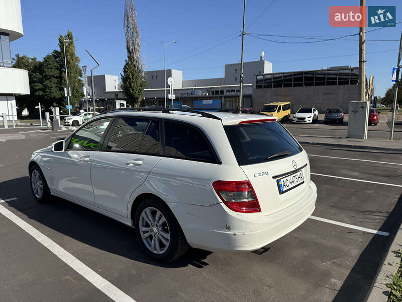 Універсал Mercedes-Benz C-Class 2010 в Києві