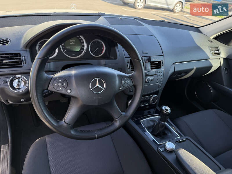 Універсал Mercedes-Benz C-Class 2010 в Києві