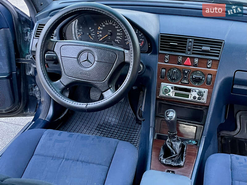 Седан Mercedes-Benz C-Class 1997 в Ивано-Франковске