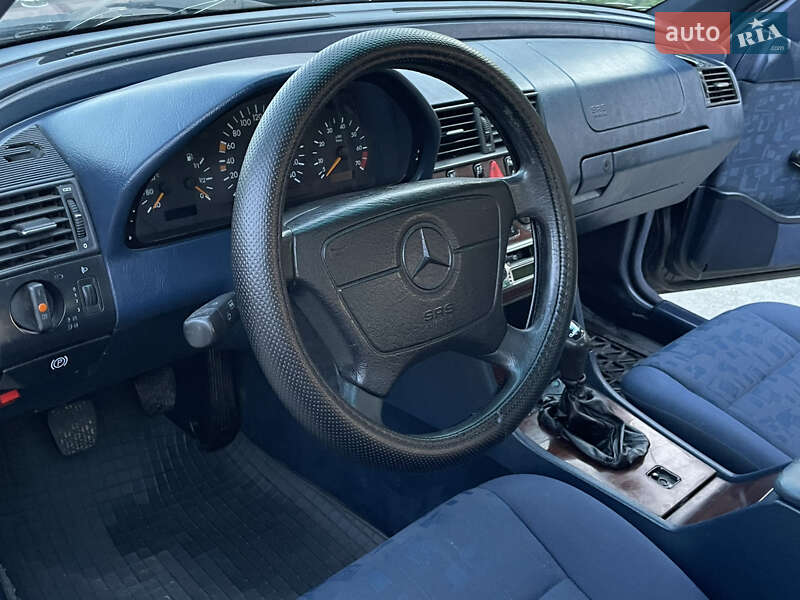 Седан Mercedes-Benz C-Class 1997 в Ивано-Франковске