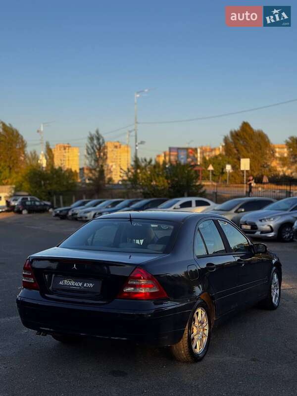 Седан Mercedes-Benz C-Class 2002 в Киеве