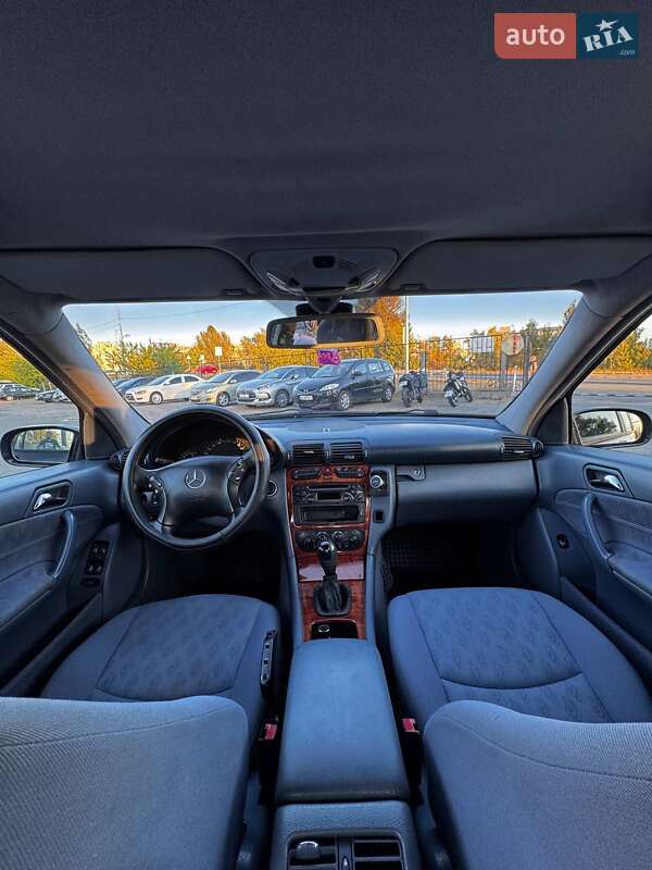 Седан Mercedes-Benz C-Class 2002 в Киеве