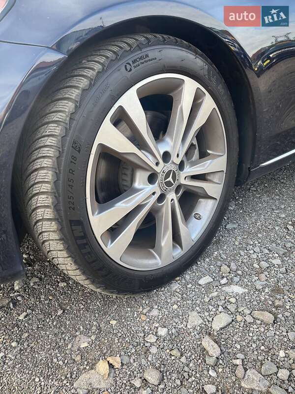 Седан Mercedes-Benz C-Class 2018 в Ужгороде