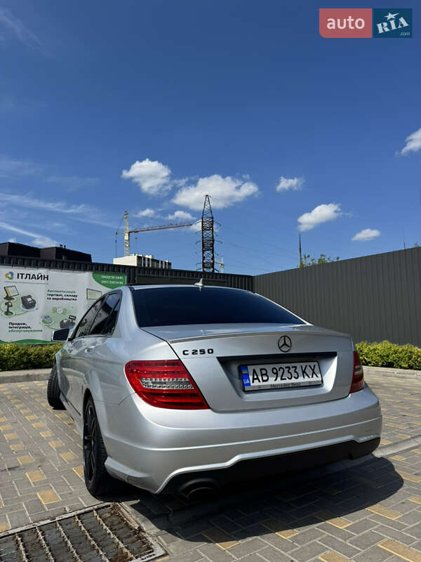 Седан Mercedes-Benz C-Class 2012 в Виннице