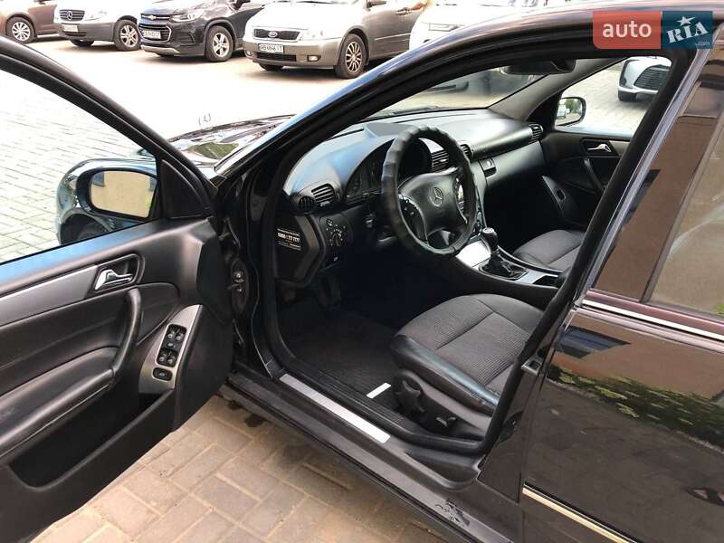 Седан Mercedes-Benz C-Class 2006 в Черновцах