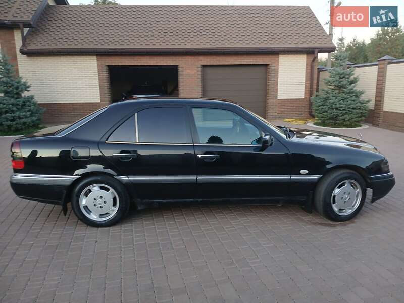 Седан Mercedes-Benz C-Class 1995 в Охтирці