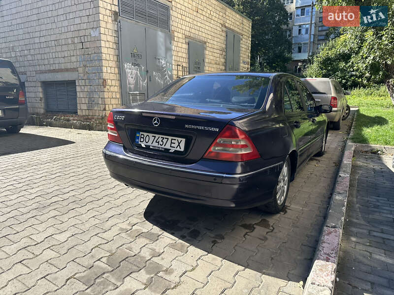 Седан Mercedes-Benz C-Class 2001 в Черновцах