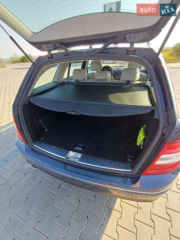 Универсал Mercedes-Benz C-Class 2012 в Черновцах