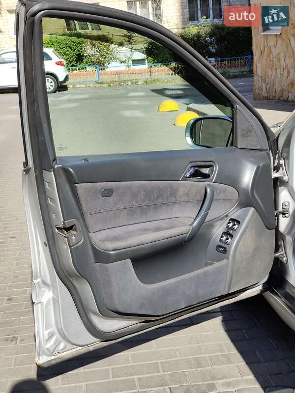 Седан Mercedes-Benz C-Class 2001 в Черновцах