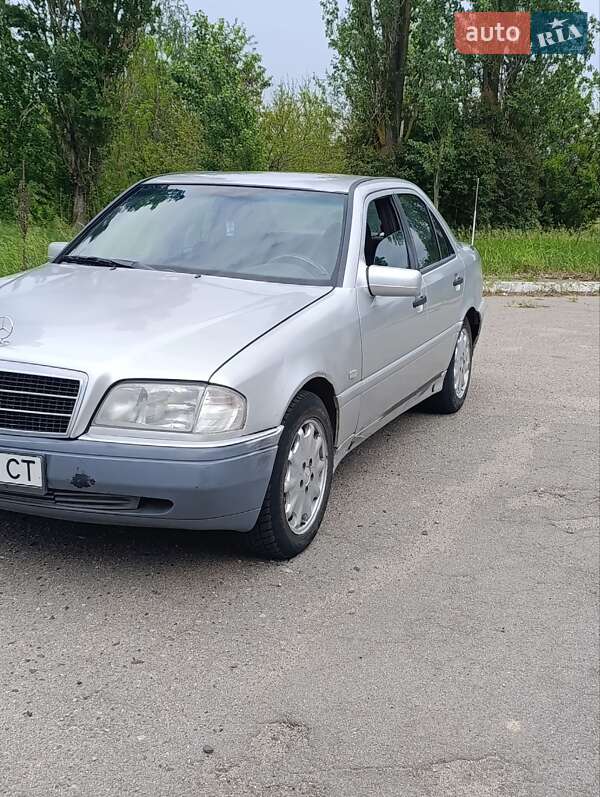 Седан Mercedes-Benz C-Class 1994 в  фото Седан Mercedes-Benz C-Class 1994 в