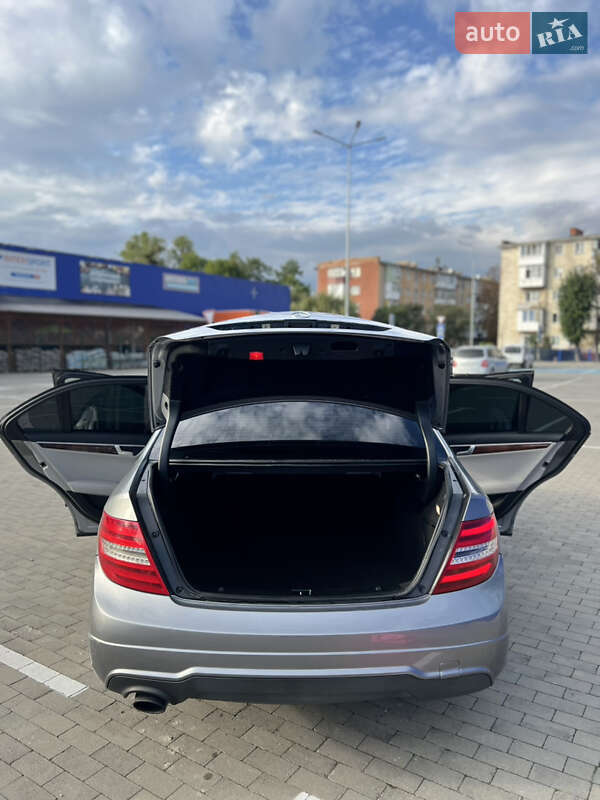 Седан Mercedes-Benz C-Class 2011 в Ивано-Франковске