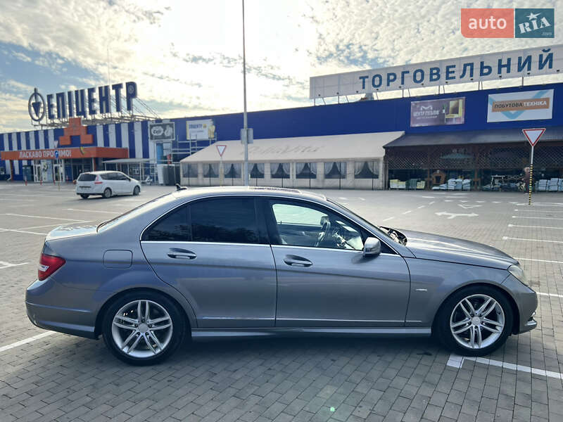 Седан Mercedes-Benz C-Class 2011 в Ивано-Франковске