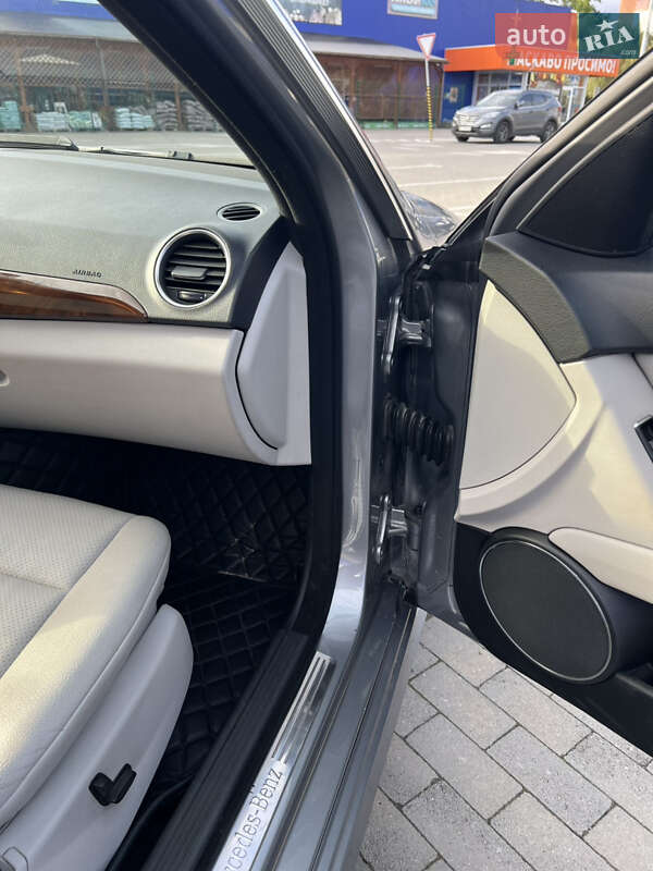 Седан Mercedes-Benz C-Class 2011 в Ивано-Франковске