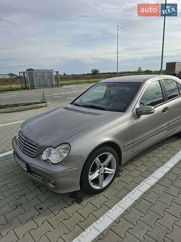 Mercedes-Benz C-Class 2004