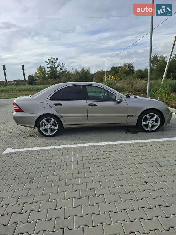 Седан Mercedes-Benz C-Class 2004 в Ужгороде