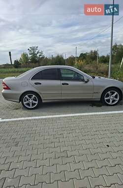 Седан Mercedes-Benz C-Class 2004 в 