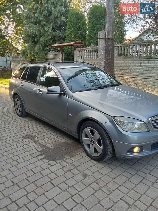 Универсал Mercedes-Benz C-Class 2010 в Львове