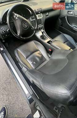 Купе Mercedes-Benz C-Class 2004 в 