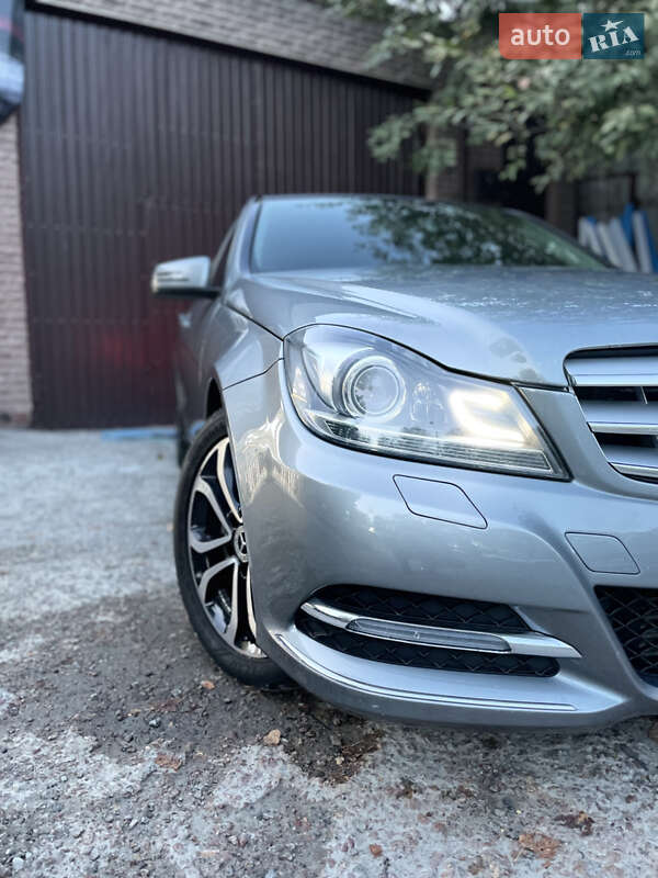 Седан Mercedes-Benz C-Class 2013 в Киеве фото 3 Седан Mercedes-Benz C-Class 2013 в Киеве