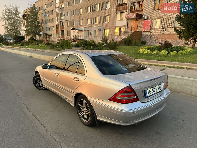 Седан Mercedes-Benz C-Class 2004 в Запоріжжі