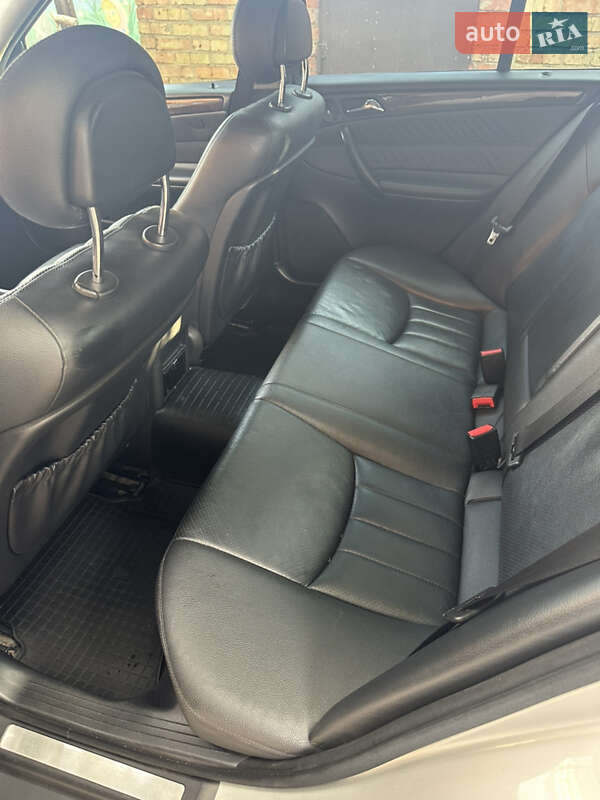 Седан Mercedes-Benz C-Class 2004 в Запоріжжі