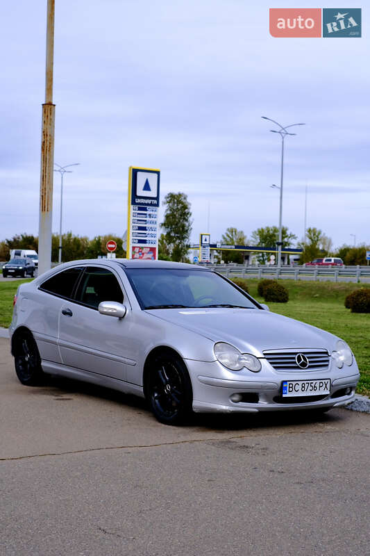 Купе Mercedes-Benz C-Class 2003 в 