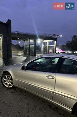 Купе Mercedes-Benz C-Class 2001 в 