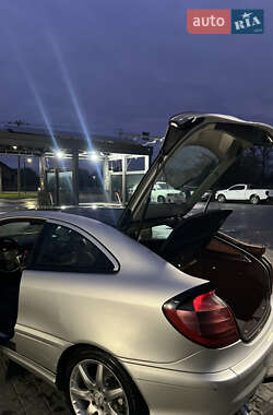 Купе Mercedes-Benz C-Class 2001 в 