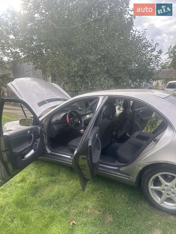 Седан Mercedes-Benz C-Class 2003 в Запоріжжі