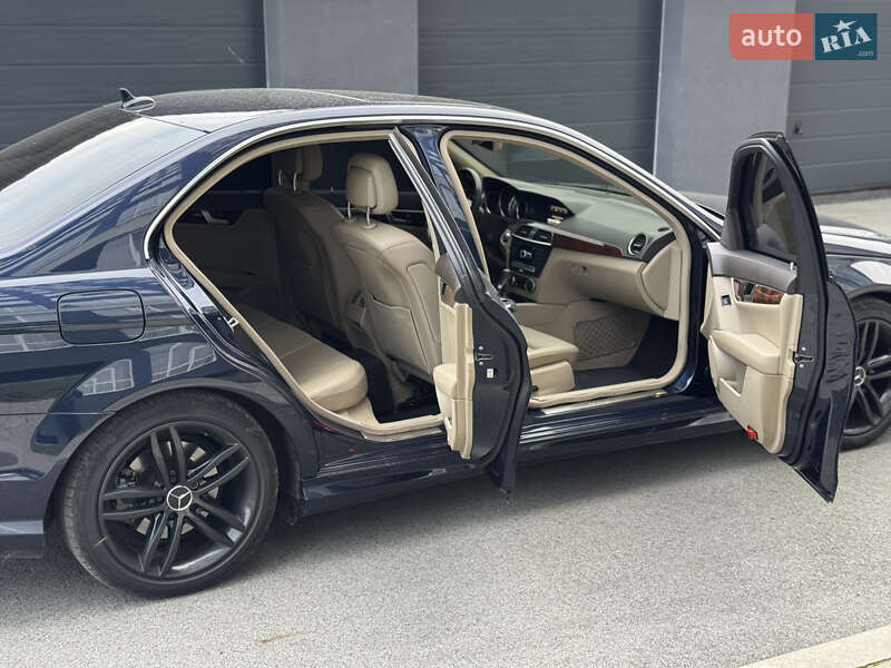 Седан Mercedes-Benz C-Class 2012 в Чернигове