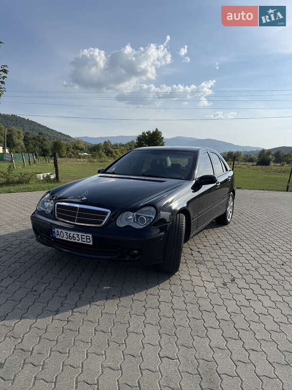 Седан Mercedes-Benz C-Class 2000 в Сваляві