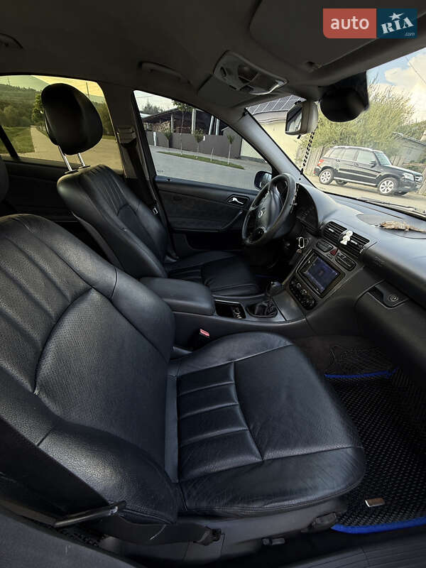 Седан Mercedes-Benz C-Class 2000 в Сваляві