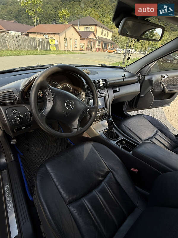 Седан Mercedes-Benz C-Class 2000 в Сваляві