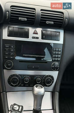 Седан Mercedes-Benz C-Class 2006 в 