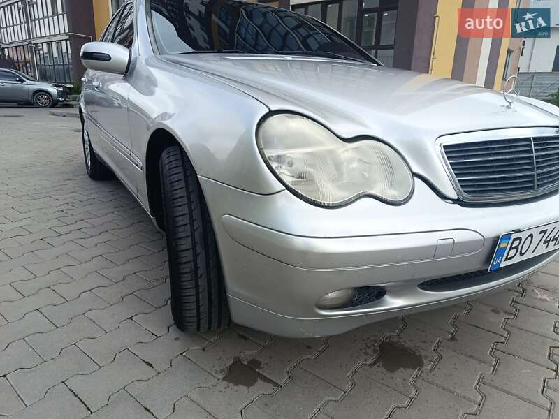 Седан Mercedes-Benz C-Class 2001 в Тернополе