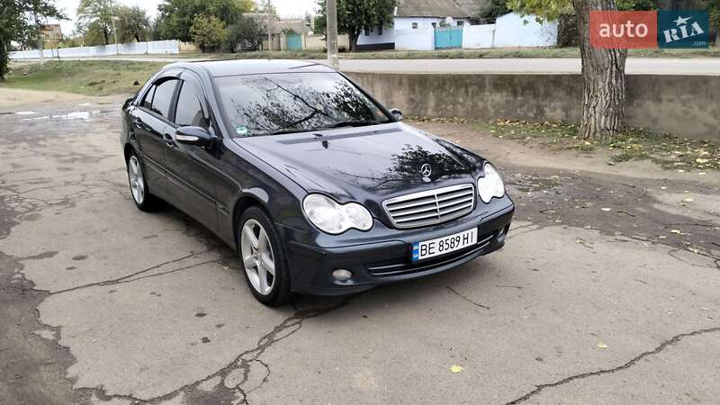Mercedes-Benz C-Class 2004