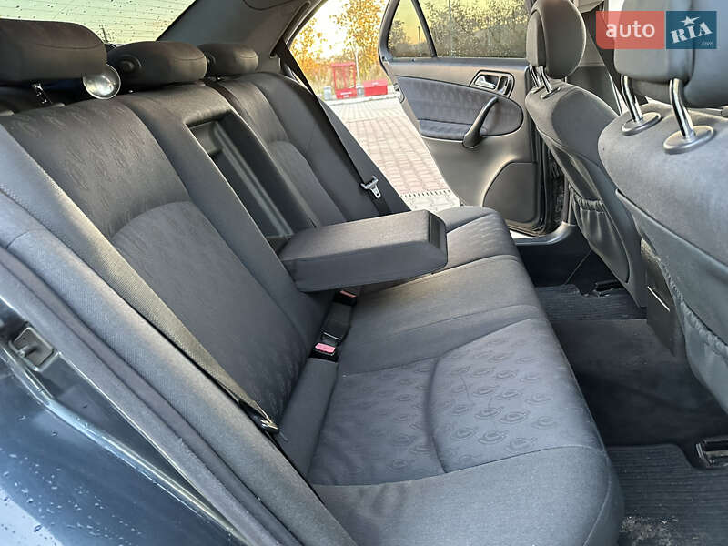 Седан Mercedes-Benz C-Class 2001 в Жовкве