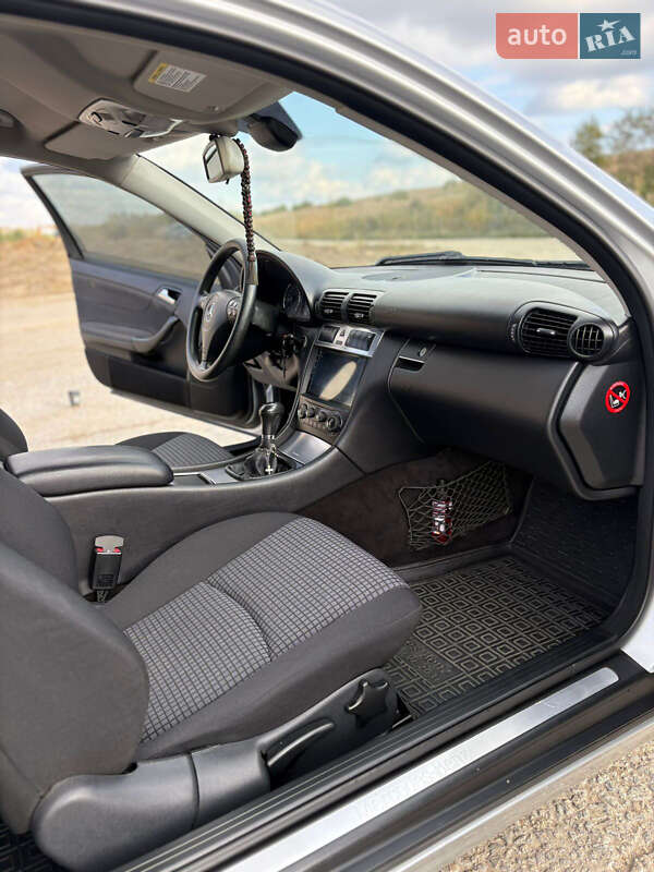 Купе Mercedes-Benz C-Class 2005 в Новояворовске