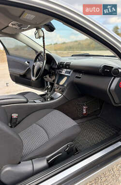 Купе Mercedes-Benz C-Class 2005 в 
