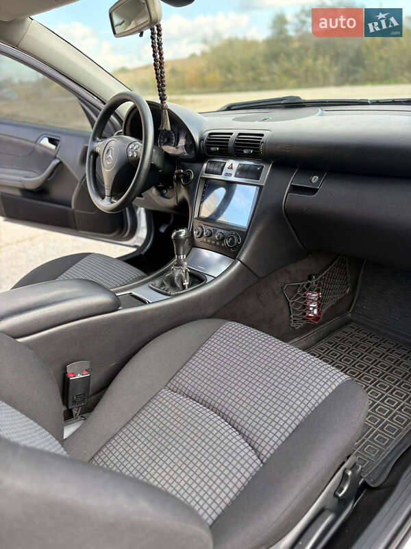 Купе Mercedes-Benz C-Class 2005 в Новояворовске