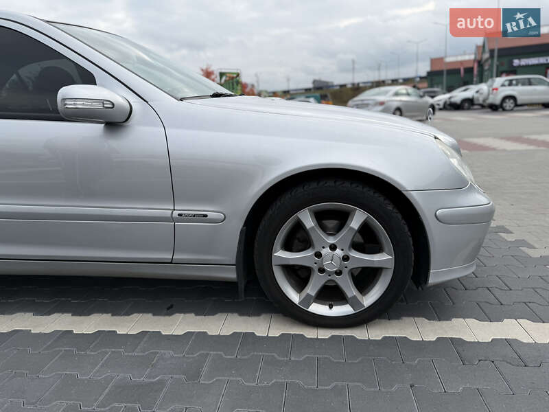 Седан Mercedes-Benz C-Class 2006 в Ірпені