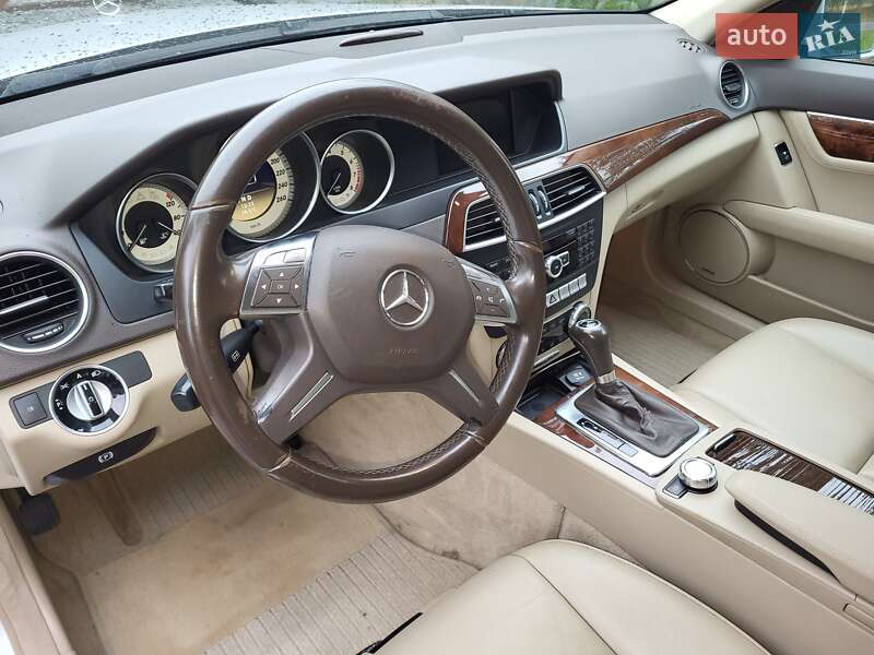 Седан Mercedes-Benz C-Class 2011 в Вінниці
